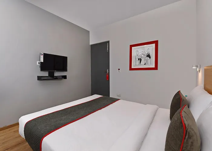 Townhouse Function Inn Near Chaudhary Charan Singh International Airport