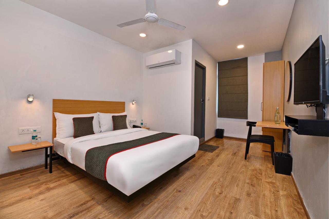 Townhouse Function Near Chaudhary Charan Singh International Airport 4*