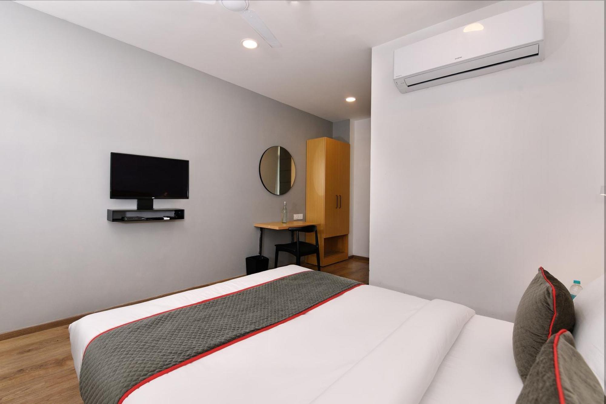 Townhouse Function Near Chaudhary Charan Singh International Airport 4*