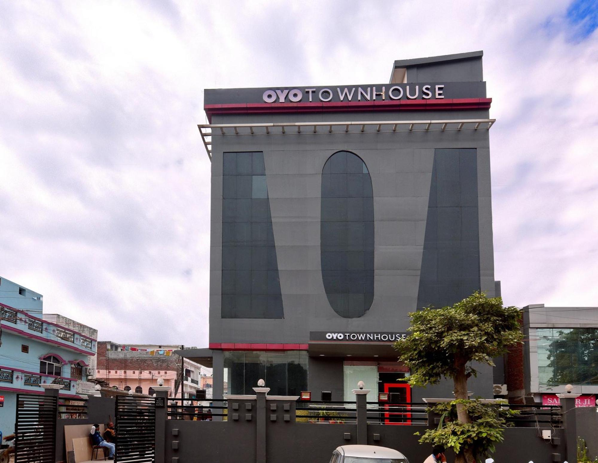 Townhouse Function Near Chaudhary Charan Singh International Airport Lucknow