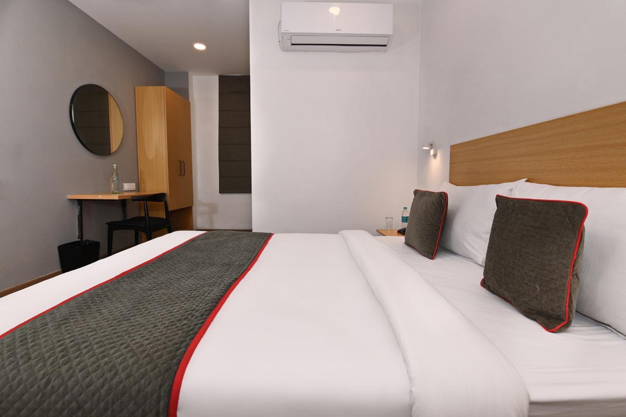 Hotel Townhouse Function Near Chaudhary Charan Singh International Airport