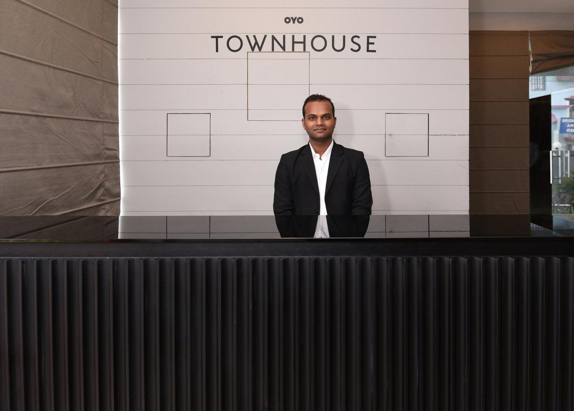 Townhouse Function Near Chaudhary Charan Singh International Airport