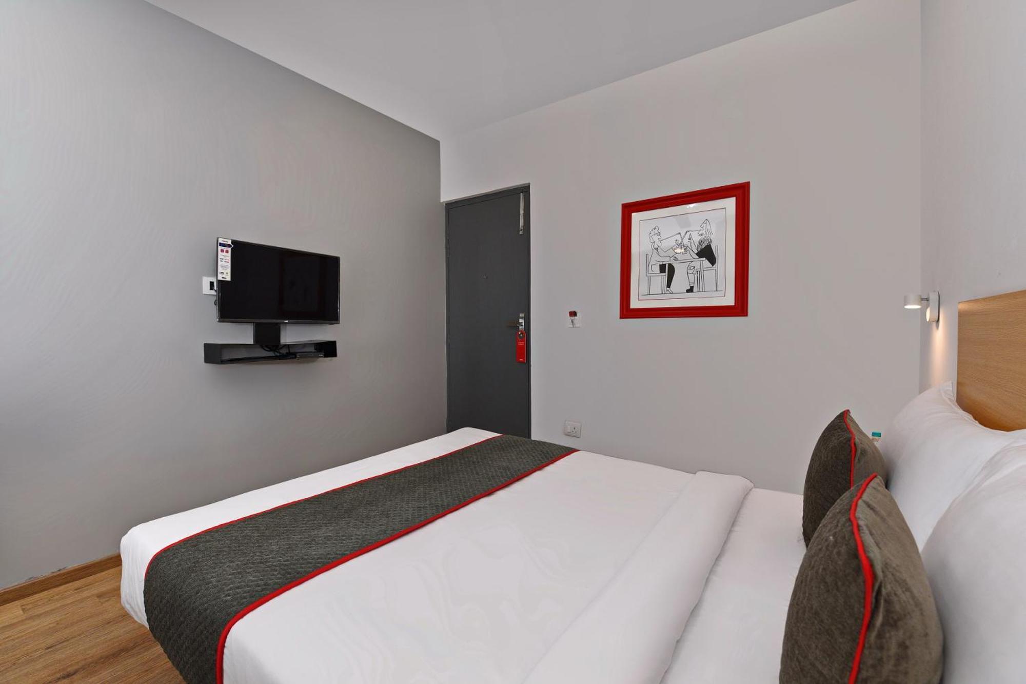 Hotel Townhouse Function Near Chaudhary Charan Singh International Airport 4*