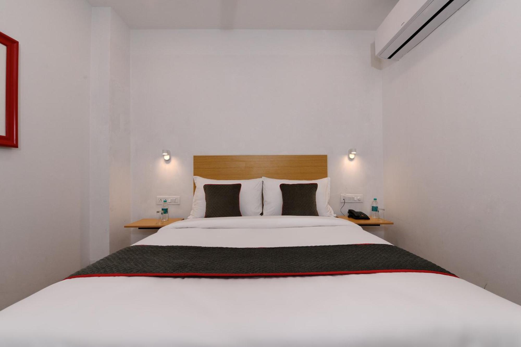 Townhouse Function Near Chaudhary Charan Singh International Airport Hotel