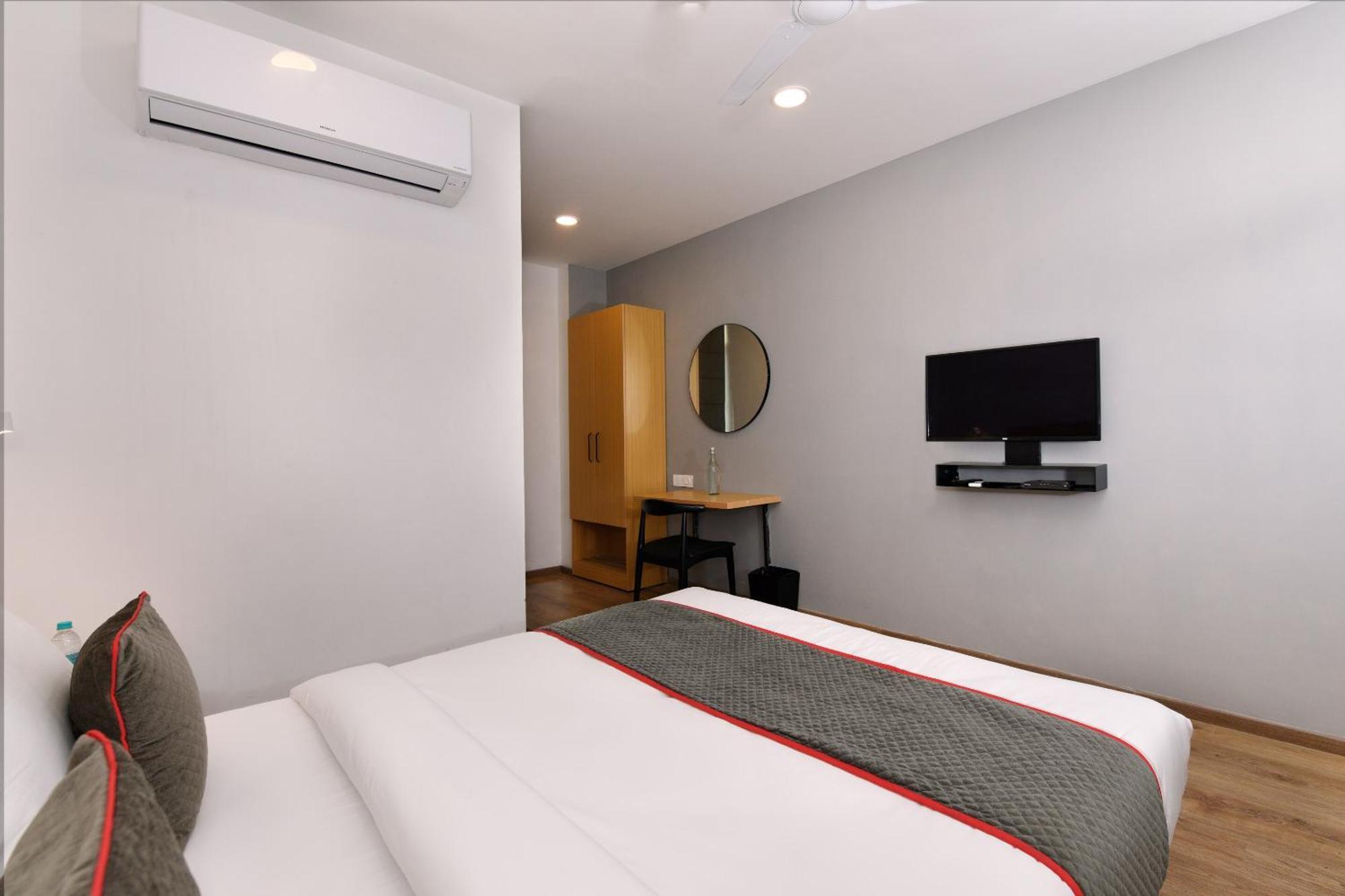 Townhouse Function Near Chaudhary Charan Singh International Airport Hotel 4*